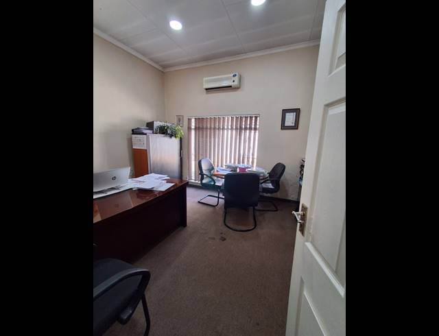 363M² OFFICE FOR SALE IN VEREENIGING CENTRAL